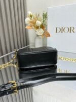Small D Caro Top Handle Camera Bag (حقيبة كاميرا دي كارو ميكرو بمقبض علوي) - Image 7