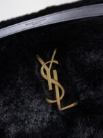 Generic Autumn/Winter Plush Bag (حقيبة قطيفة عامة لموسم الخريف/الشتاء) - Image 3