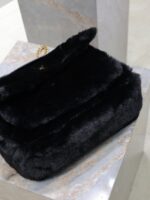Generic Autumn/Winter Plush Bag (حقيبة قطيفة عامة لموسم الخريف/الشتاء) - Image 6