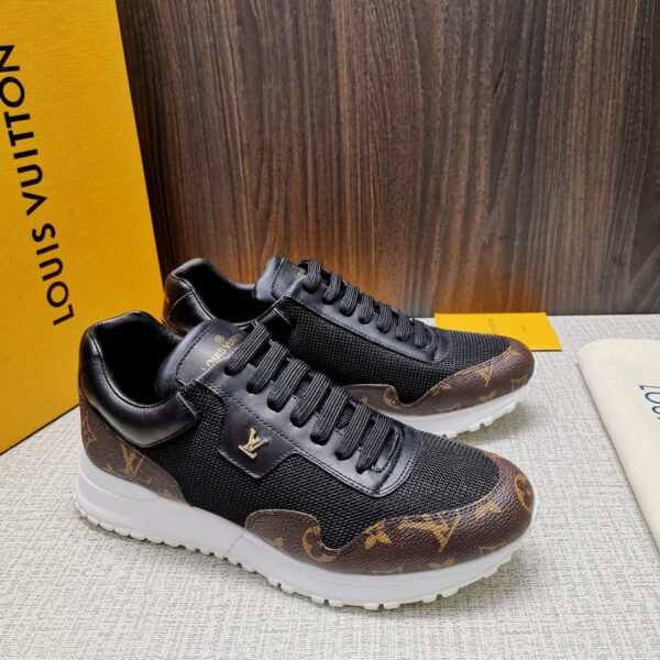 LV Sneakers Shoes ( حذاء “لوي سنيكرز)