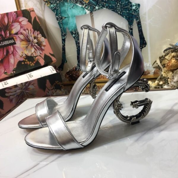 Patent Leather Sandals  صندلمن الجلد اللامع