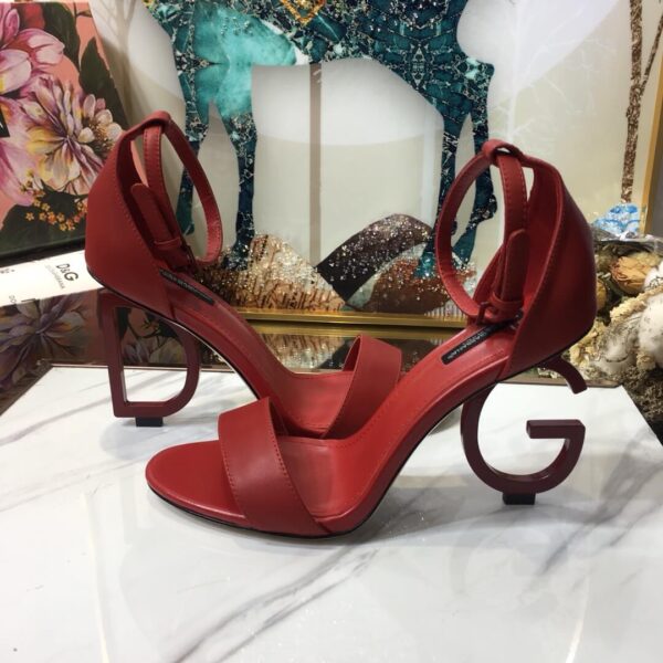 Patent Leather Sandals  صندلمن الجلد اللامع