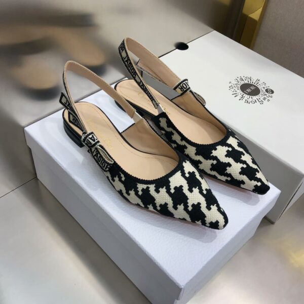 D Slingback Pump ((حذاء دي سلاينج باك)
