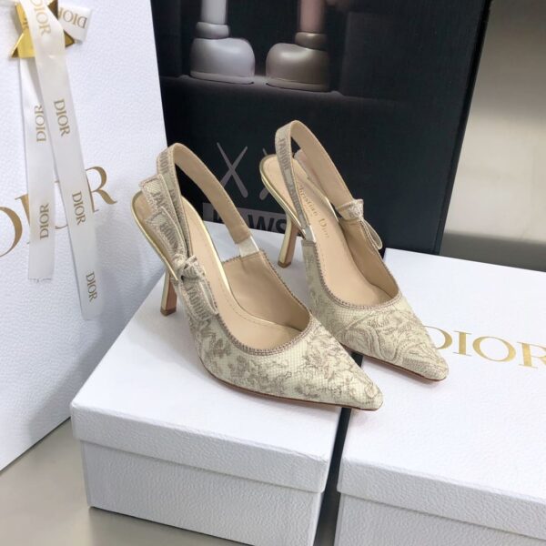 D Slingback Pump ((حذاء دي سلاينج باك)