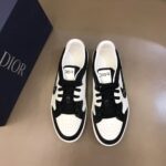 D Low-Top Sneaker ( حذاء دي منخفض سنيكرز)