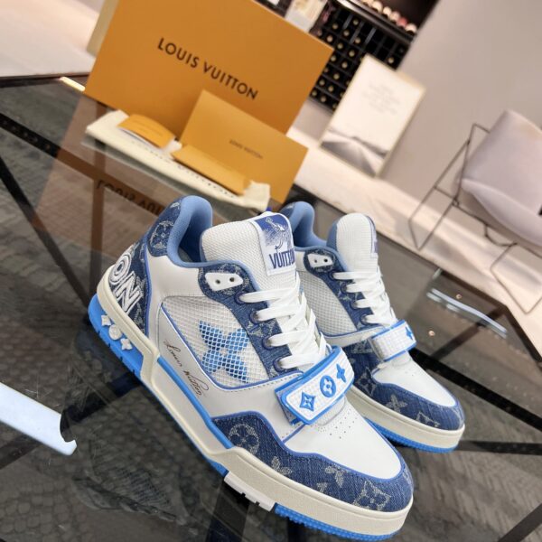 LV Trainer Sneaker  (حذاء “لوي ترينر سنيكرز)