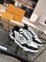 LV Trainer Sneaker  (حذاء “لوي ترينر سنيكرز)