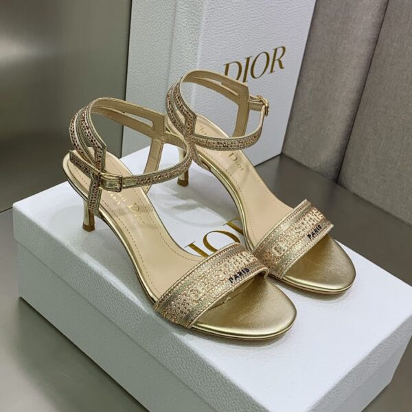 D Toe High-Heeled Shoes (دي-تو حذاء بكعب عالٍ)