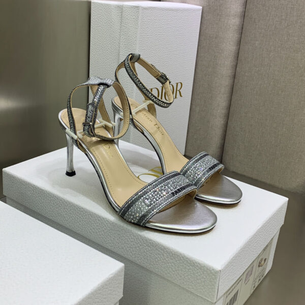 D Toe High-Heeled Shoes (دي-تو حذاء بكعب عالٍ)