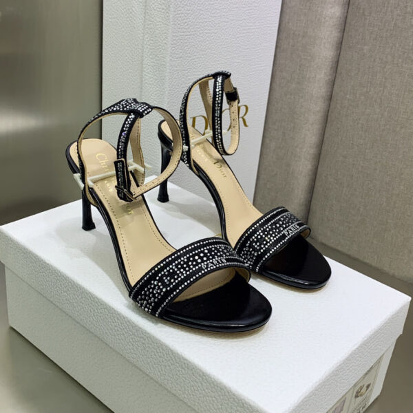 D Toe High-Heeled Shoes (دي-تو حذاء بكعب عالٍ)