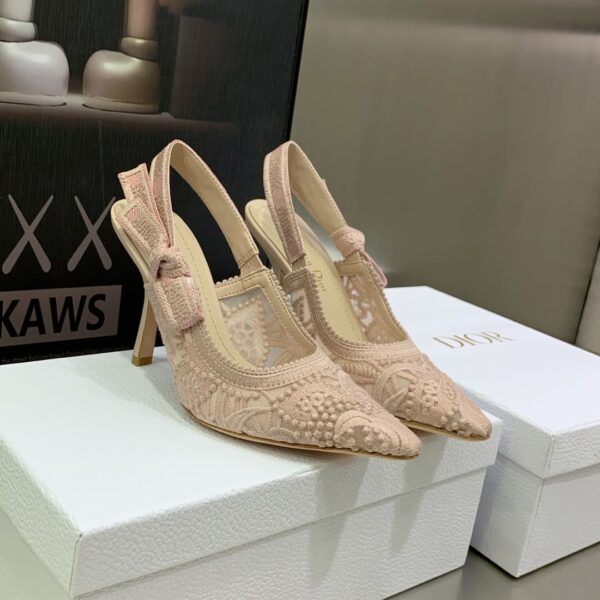 D Slingback Pump ((حذاء دي سلاينج باك)