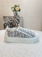 D Sneaker ( حذاء دي سنيكرز) - Image 2