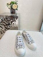 D Sneaker ( حذاء دي سنيكرز)