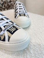 D Sneaker ( حذاء دي سنيكرز) - Image 3