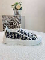 D Sneaker ( حذاء دي سنيكرز) - Image 4