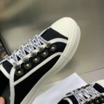 D Sneaker (دي حذاء سنيكرز) - Image 2