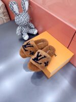 LV Wool Slides (حذاء “لوي صوف سلايد) - Image 5