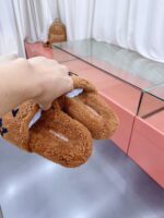 LV Wool Slides (حذاء “لوي صوف سلايد) - Image 6