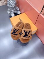 LV Wool Slides (حذاء “لوي صوف سلايد) - Image 8