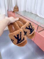 LV Wool Slides (حذاء “لوي صوف سلايد) - Image 9
