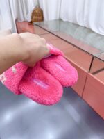 LV Wool Slides (حذاء “لوي صوف سلايد) - Image 4