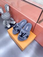 LV Wool Slides (حذاء “لوي صوف سلايد) - Image 4