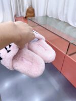 LV Wool Slides (حذاء “لوي صوف سلايد) - Image 3