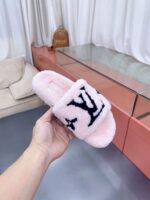 LV Wool Slides (حذاء “لوي صوف سلايد) - Image 4