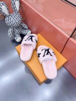 LV Wool Slides (حذاء “لوي صوف سلايد) - Image 6