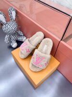 LV Wool Slides (حذاء “لوي صوف سلايد) - Image 5