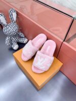 LV Wool Slides (حذاء “لوي صوف سلايد) - Image 2