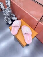 LV Wool Slides (حذاء “لوي صوف سلايد) - Image 3
