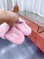 LV Wool Slides (حذاء “لوي صوف سلايد) - Image 5