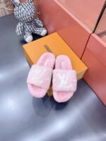LV Wool Slides (حذاء “لوي صوف سلايد) - Image 6