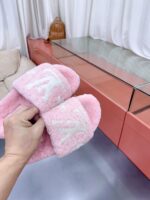 LV Wool Slides (حذاء “لوي صوف سلايد) - Image 8