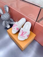 LV Wool Slides (حذاء “لوي صوف سلايد) - Image 4