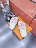 LV Wool Slides (حذاء “لوي صوف سلايد) - Image 7