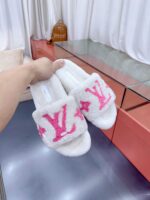 LV Wool Slides (حذاء “لوي صوف سلايد) - Image 2
