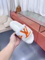 LV Wool Slides (حذاء “لوي صوف سلايد) - Image 4