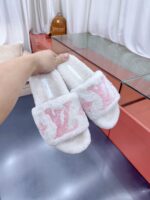 LV Wool Slides (حذاء “لوي صوف سلايد) - Image 3