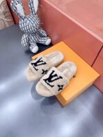 LV Wool Slides (حذاء “لوي صوف سلايد) - Image 5