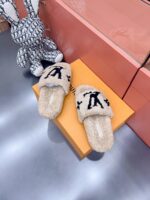 LV Wool Slides (حذاء “لوي صوف سلايد) - Image 4