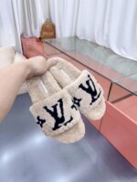 LV Wool Slides (حذاء “لوي صوف سلايد) - Image 8