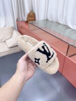 LV Wool Slides (حذاء “لوي صوف سلايد) - Image 3
