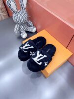 LV Wool Slides (حذاء “لوي صوف سلايد) - Image 3