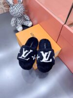 LV Wool Slides (حذاء “لوي صوف سلايد) - Image 8