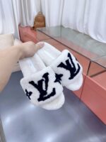 LV Wool Slides (حذاء “لوي صوف سلايد) - Image 6