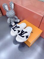 LV Wool Slides (حذاء “لوي صوف سلايد) - Image 7