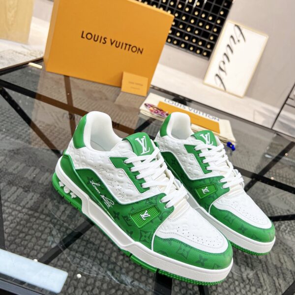 LV Trainer Sneaker  (حذاء “لوي ترينر سنيكرز)