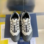 D Hiking Shoe ( حذاء دي مشي من )